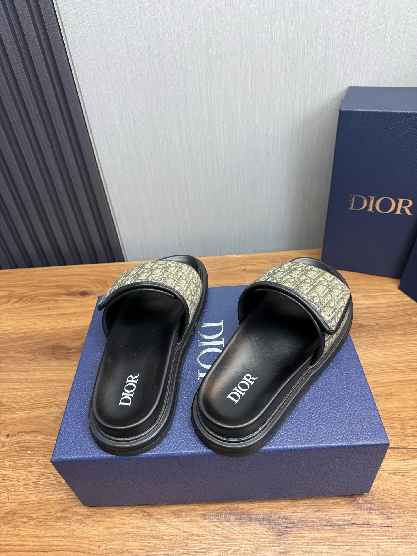 Men's shoes 💰280💰 Dior. Men's slippers 🩴Official website 1:1 production 38-45 yards 45 46 🉑️Customized original material shipped✅